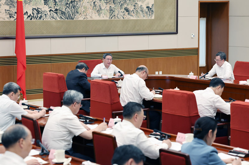 李強(qiáng)：大力發(fā)展數(shù)字經(jīng)濟(jì)核心產(chǎn)業(yè)，加快推動產(chǎn)業(yè)數(shù)字化轉(zhuǎn)型